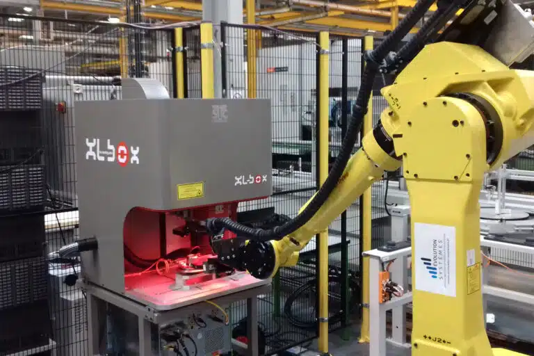 Marquage Datamatrix et relecture de pièces automobiles différentes à cadence élevée