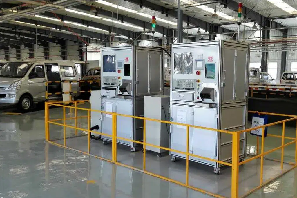 Marquage VIN par rayage et étiquettes plastifiées associées par laser
