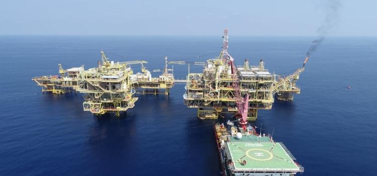 Applications du marquage laser dans l’industrie pétrolière et gazière : identification des conduites et des équipements