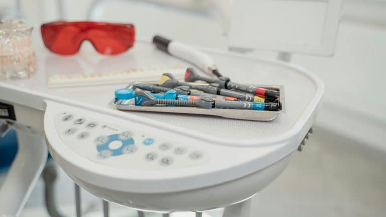 L’importance du marquage laser dans la traçabilité et la sécurité des équipements médicaux