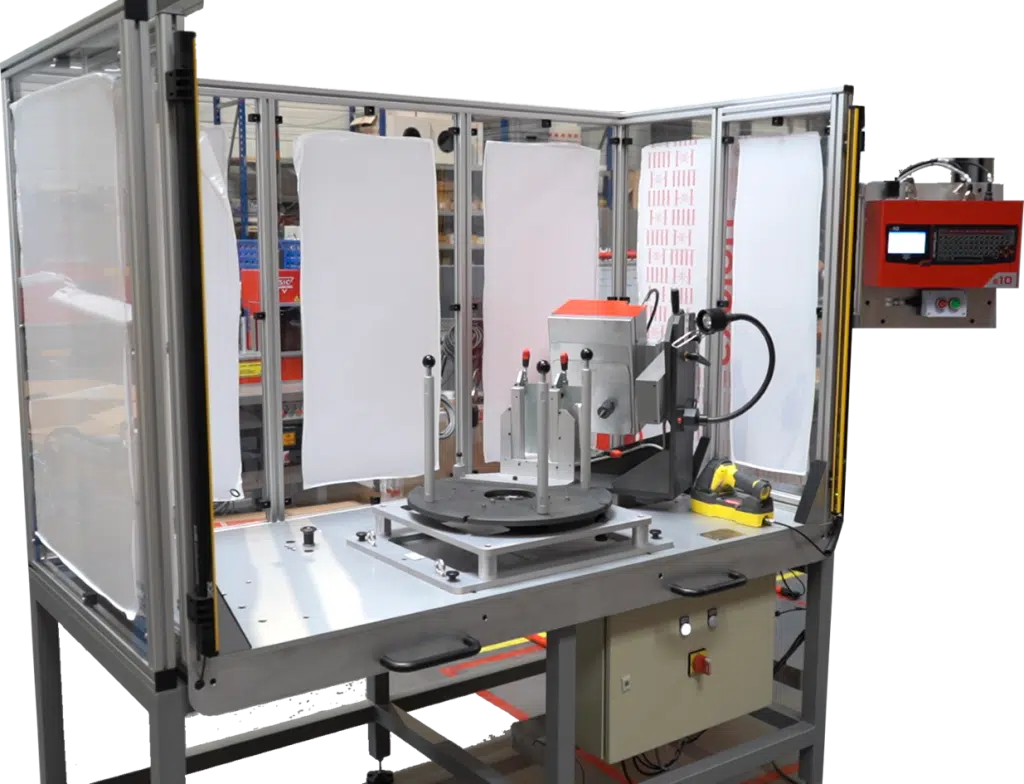 Comment garantir un marquage conforme à la norme aéronautique DT05-89 en respectant les contraintes d’espace et la flexibilité pour des pièces de tailles variées ?