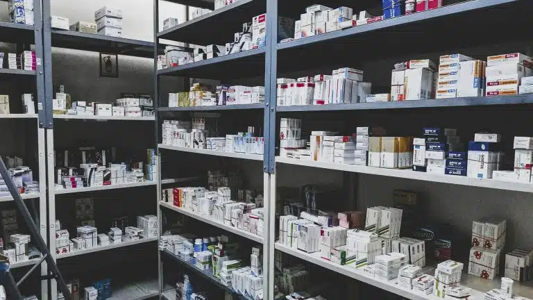 Traçabilité pharmaceutique à l’aide de la technologie laser : sécurité et conformité réglementaire